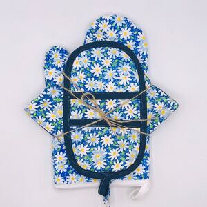 Handmade Potholder, Mitt, Finger Hotpad Set, Gift  Set, Blue Daisy Print